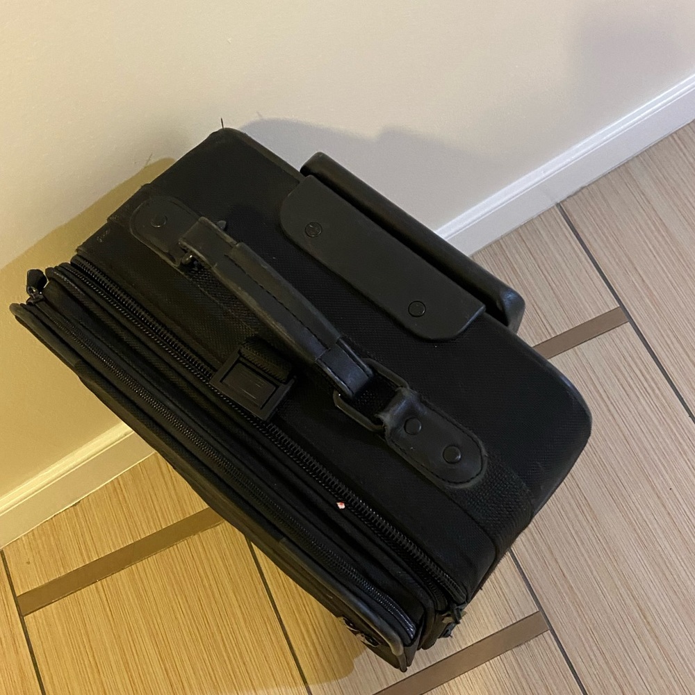 Briggs & Riley Carry On Luggage - Picture 4 of 11